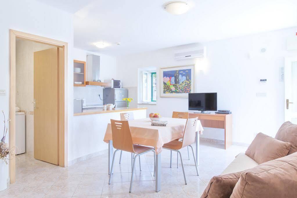 Villa Bonaca Perfect Location For A Holiday With Friends Or Family, Heated Pool Sumartin Kültér fotó