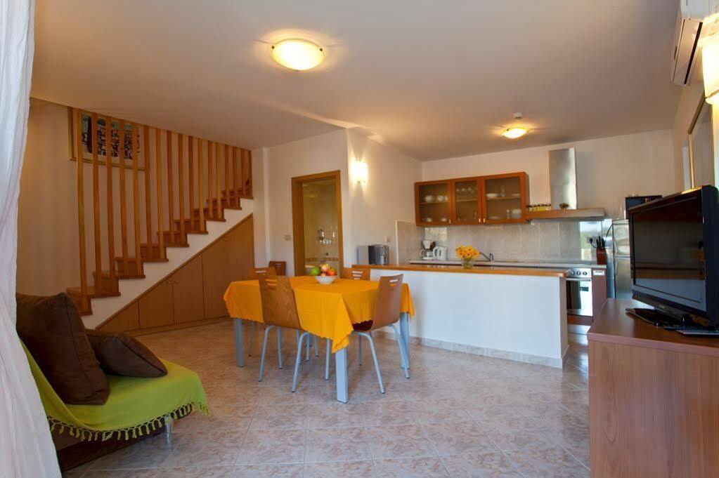 Villa Bonaca Perfect Location For A Holiday With Friends Or Family, Heated Pool Sumartin Kültér fotó